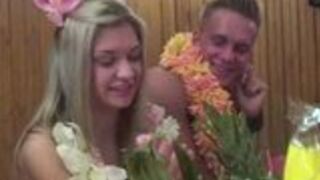 Grupowe porno w toalecie na Hawajach