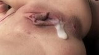 Starszy koleś i młoda szparka