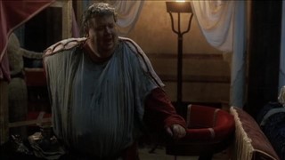 Laska pokłada się na łóżku a on ją zapina 