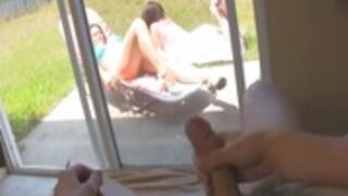 Laski się opalają a on wali konica 