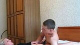 Para nastolatków zrobiła sobie porno pamiątke