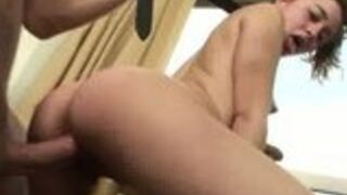 Wynajęli pokój na godznę