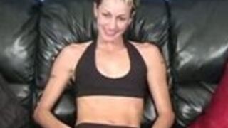 Tak się jebie chudą zdzirę