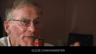 Dziadki mają chrapkę na młodą szparę 