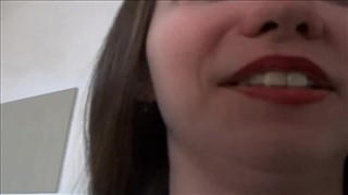 Amatorskie obciąganie w publicznej toalecie 