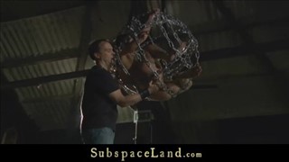 Jego długa pała penetruję penetruje jej pojemną cipkę