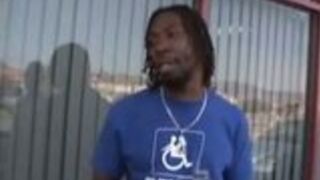 Dwa wielkie czarne chuje obsłużyły brunetkę