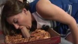 Zamawiała Pani pizzę ?