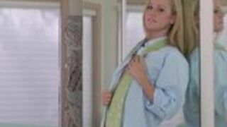 Piękna małolata jedzie ostro z palucha