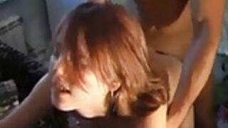 Amatorka jęczy podczas seksu od tylca 