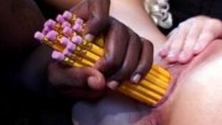 Zboczona laska wsadzi sobie wszystko