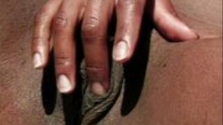 Czarny paluszek w czarną cipeczkę