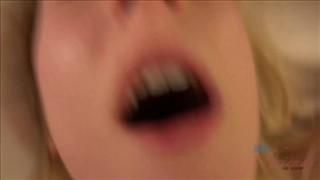 Zrelaksowana amatorka na hamaku