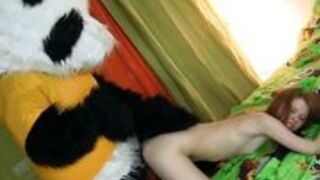 Fajna nastolatka i panda