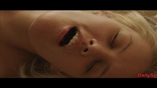 Blondi bosko ssie jego siura 