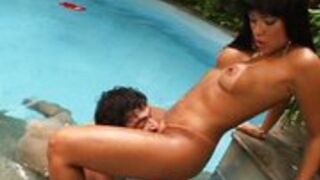 Wyjdź z basenu i mnie przeleć !