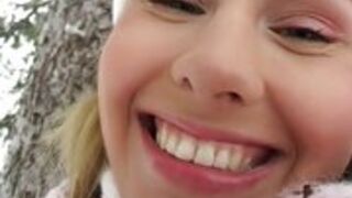 Pieści się na dworze