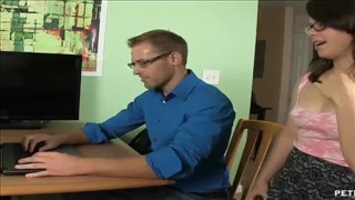 Analna masturbacja szklaną zabaweczką