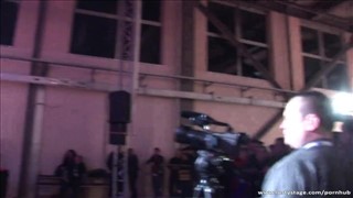 Wspaniały pokaz mamuśki na rurze