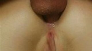 Fajna młoda cipka jęczy z analnej przyjemności