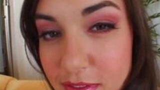 Sasha Grey w gronie porno przyjaciół