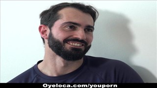 Emo laseczka jest rżnięta przez brodacza 