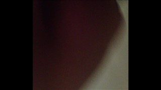 Gorąca mamcia z pojemną analną dziurką 