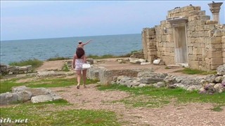 Jeny Smith jest modelką w prześwitującym ciuszku 