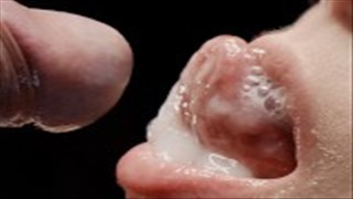 Blond Hiszpanka w białych leginsach