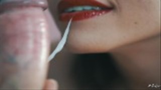 Całuśne usta cycatej mamuśki