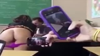 Szalona uczennica w klasie