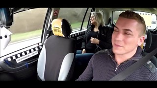 Pasażerka ma ochotę na taksówkarza