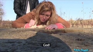 leah jaye & Sahara pissing