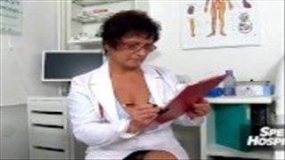 Pani doktor pieści się bosko po szparce