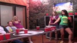 Seks z wytatuowanymi laskami w czworokącie