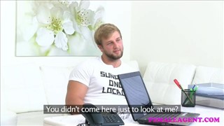 Agentka ślini się na jego widok