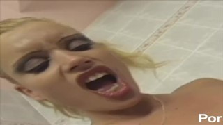 Dwie blond trzydziestki rozkosznie się pieszczą