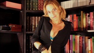 Okularnica ciągnie grubego kutasa