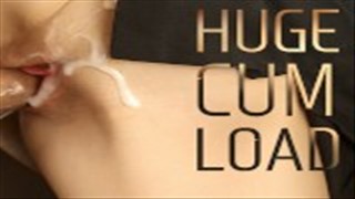 Pieści się po swej młodej i wilgotnej piczy