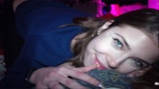 Niezła lala liże jaja i obciąga wielkiego członka