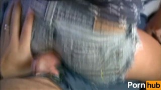 Tylko się ociera o niego