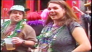 Laski pokazuje cyce za korale