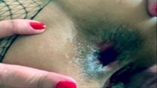 Blond gwiazda jest posuwana przez długie dildo