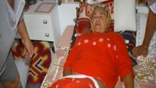 Chude laseczki liżą się po pipkach przed kamerką