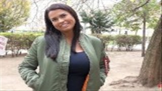 Cycata Jessica Roberts jest posuwana w dzióbek