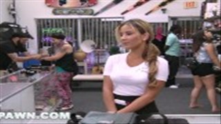 Zabawa z opaloną blondynką