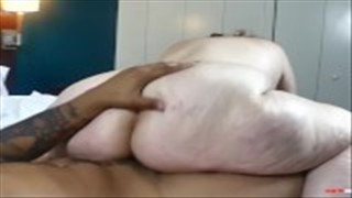 Babunia z głębokim gardłem