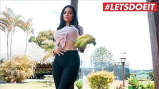 Wypieścił piersi egzotycznej laski