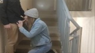 Piękne lesbijki ocierają się piersiami