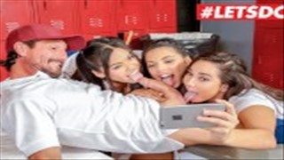 Seks w salonie z ostrą suczką